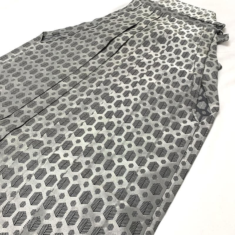 410bj131■袴 ジュニア 男児 シルバー (紐下丈 90.5cm)十三参り