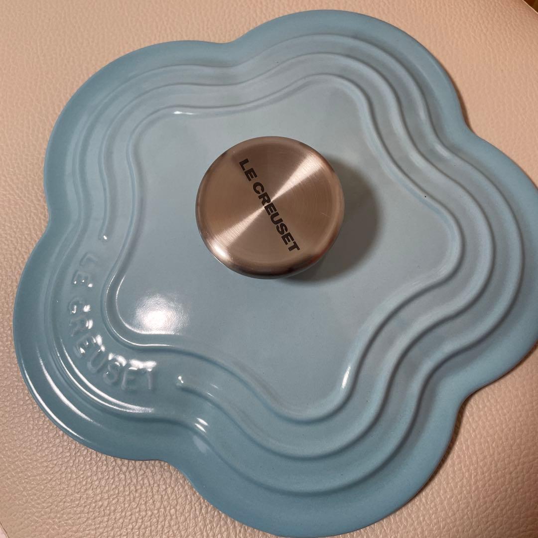 《新品》ルクルーゼ フラワー鍋 水色
