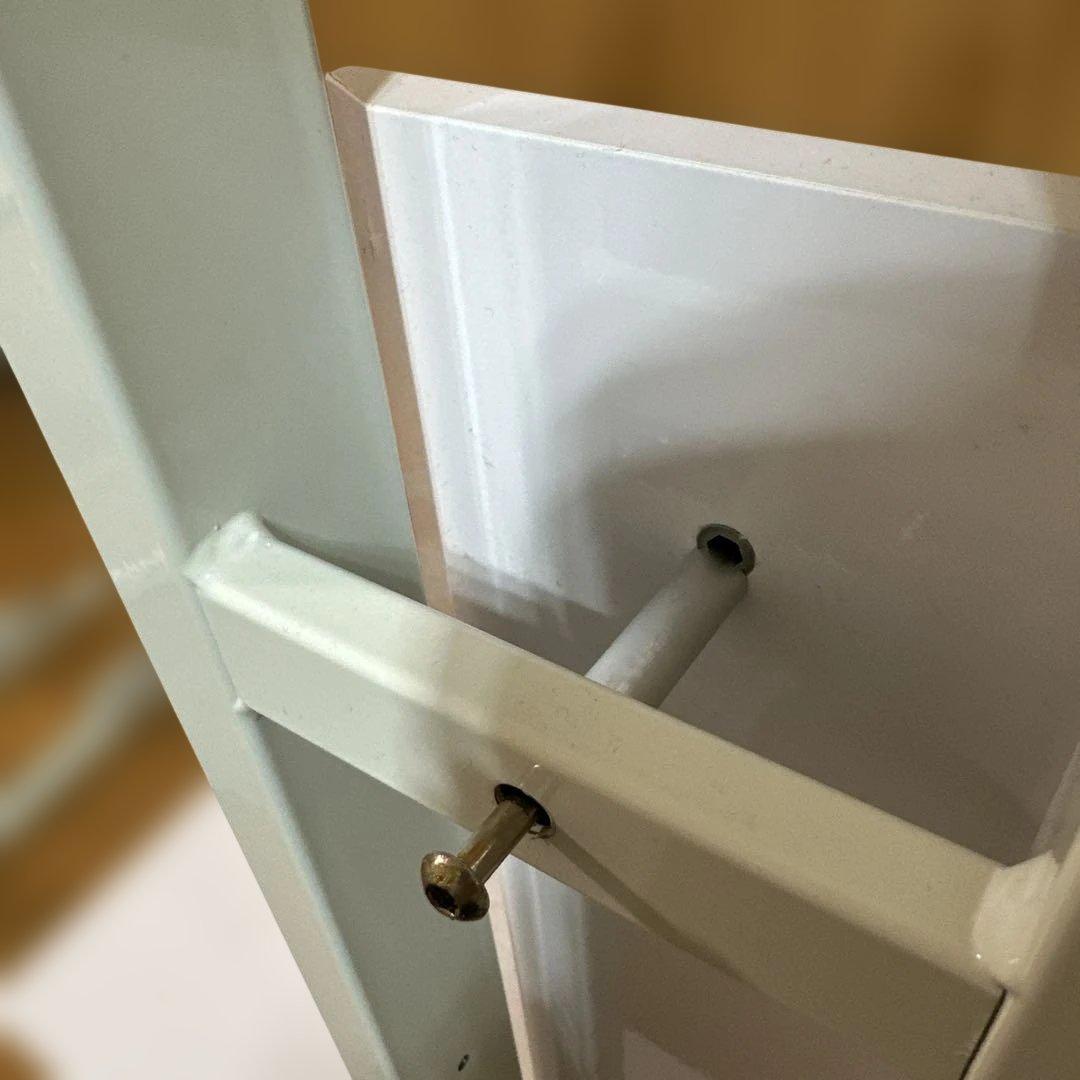 ホワイト合成樹脂テレビ台 棚付き