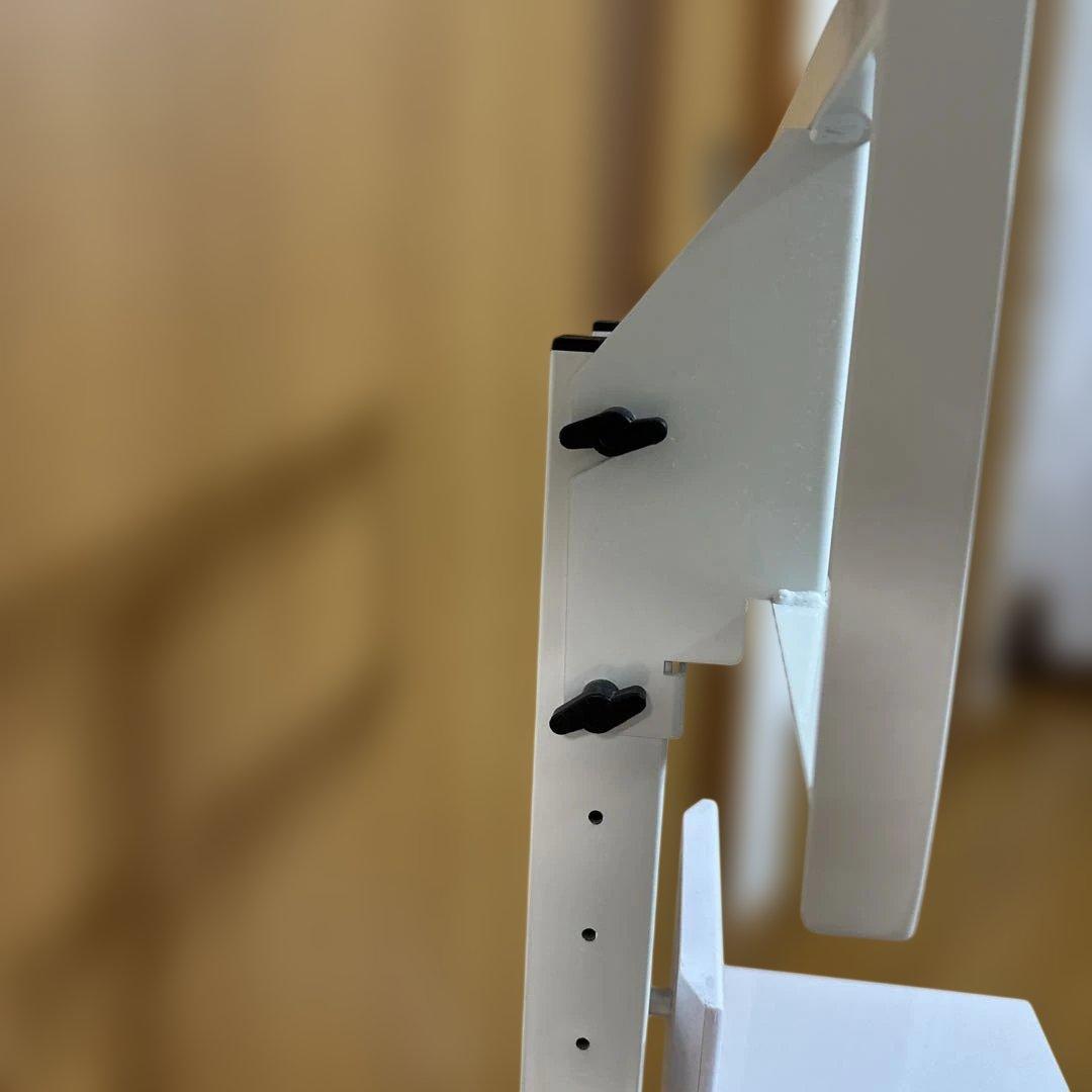 ホワイト合成樹脂テレビ台 棚付き