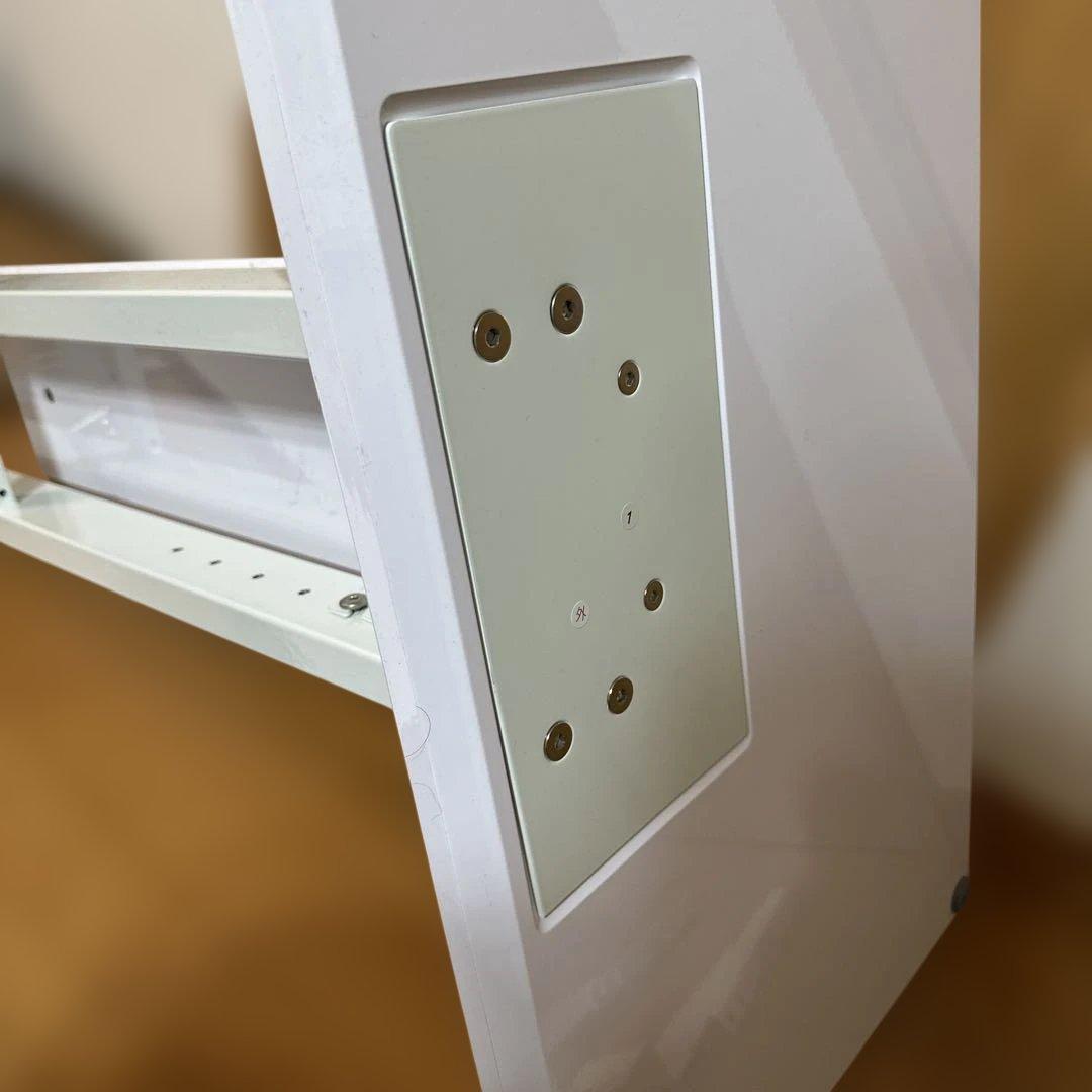 ホワイト合成樹脂テレビ台 棚付き