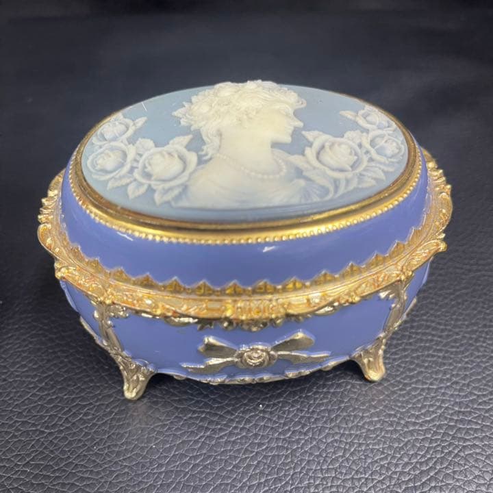 アンティーク調カメオ付ジュエリーボックス　SANKYOオルゴール　小物入れ