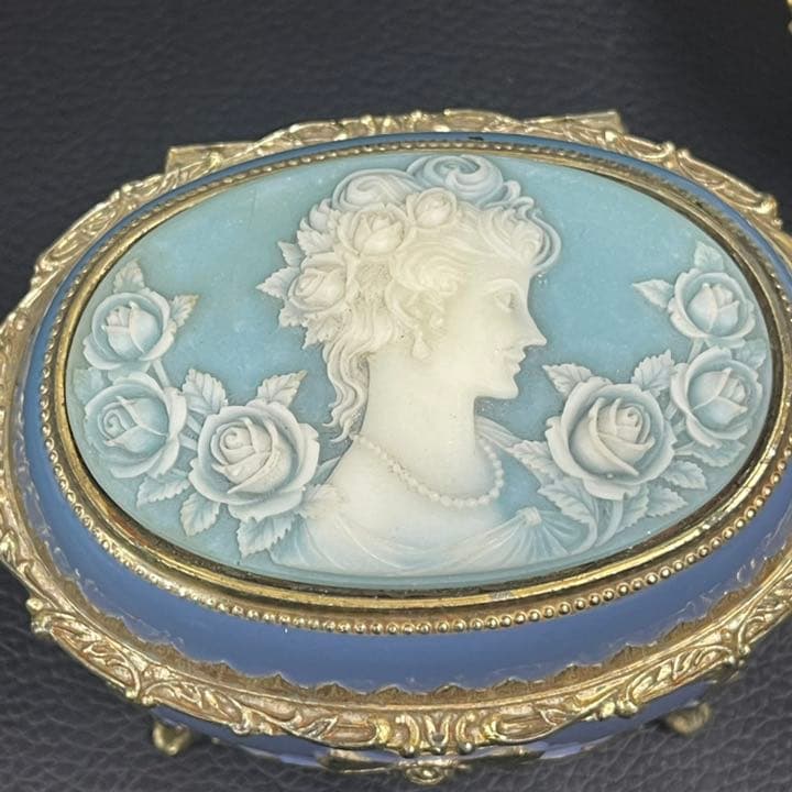 アンティーク調カメオ付ジュエリーボックス　SANKYOオルゴール　小物入れ