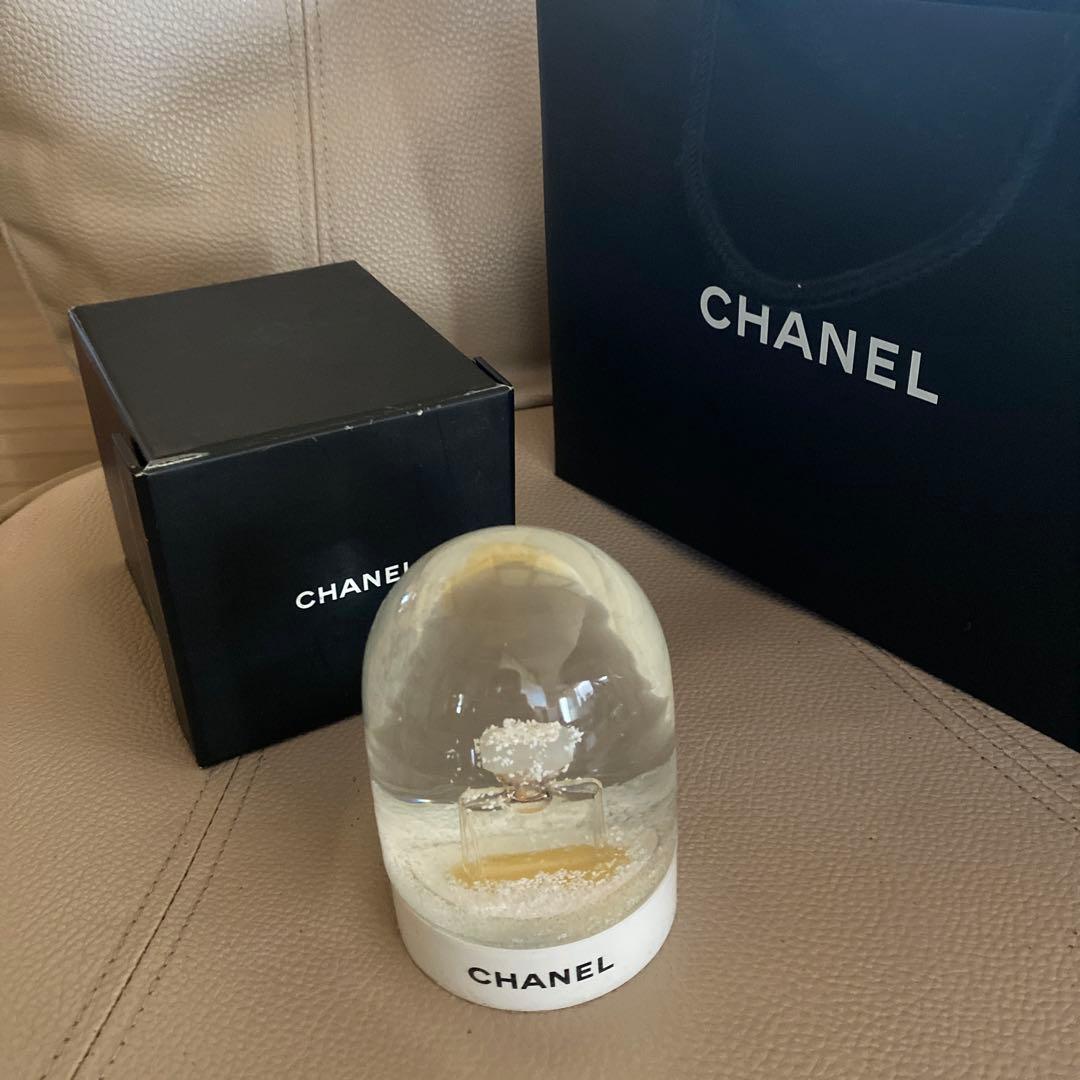 CHANELスノードーム　香水モチーフ