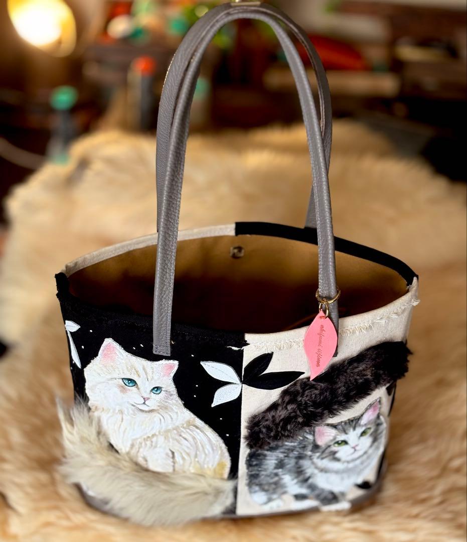 (手づくり)\"クロとシロちゃんのコントラスト\"猫のトートバッグアップリケ