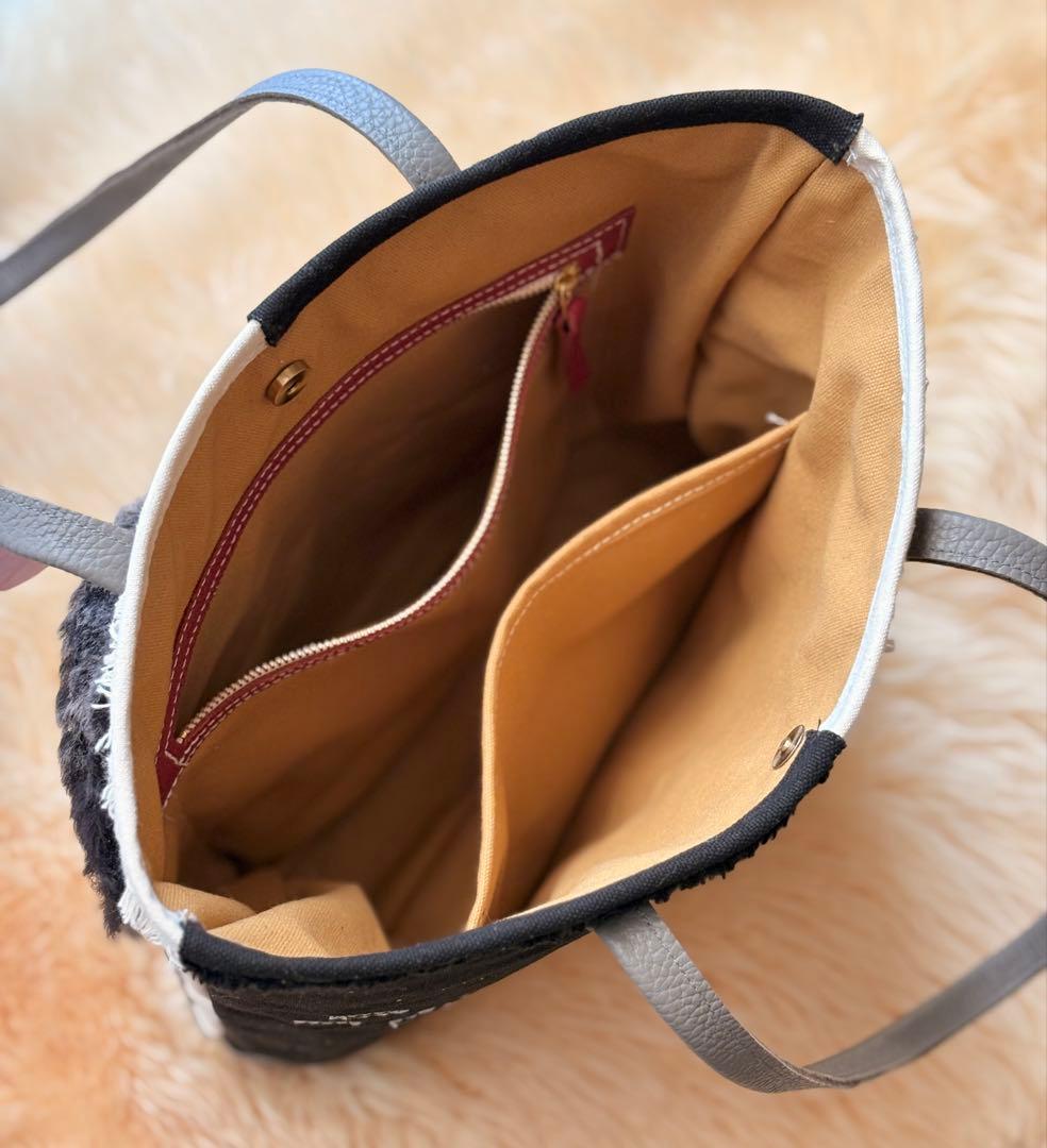 (手づくり)\"クロとシロちゃんのコントラスト\"猫のトートバッグアップリケ