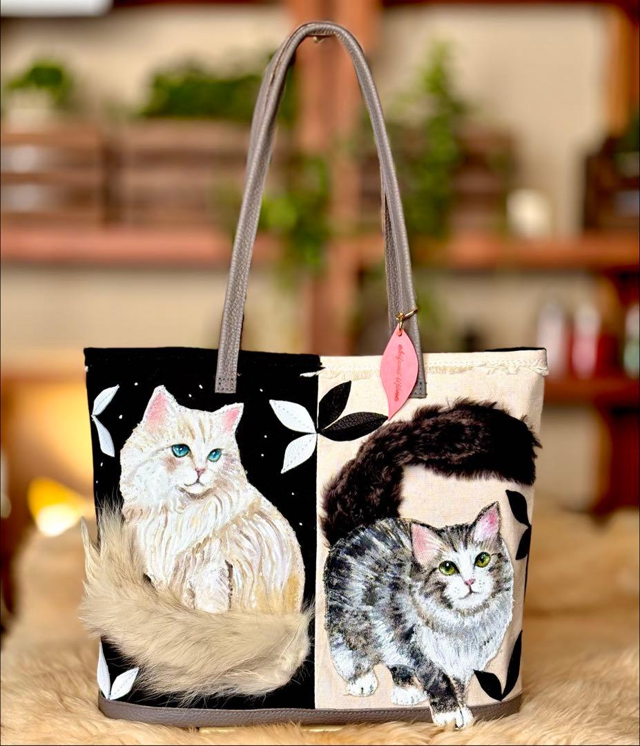 (手づくり)\"クロとシロちゃんのコントラスト\"猫のトートバッグアップリケ