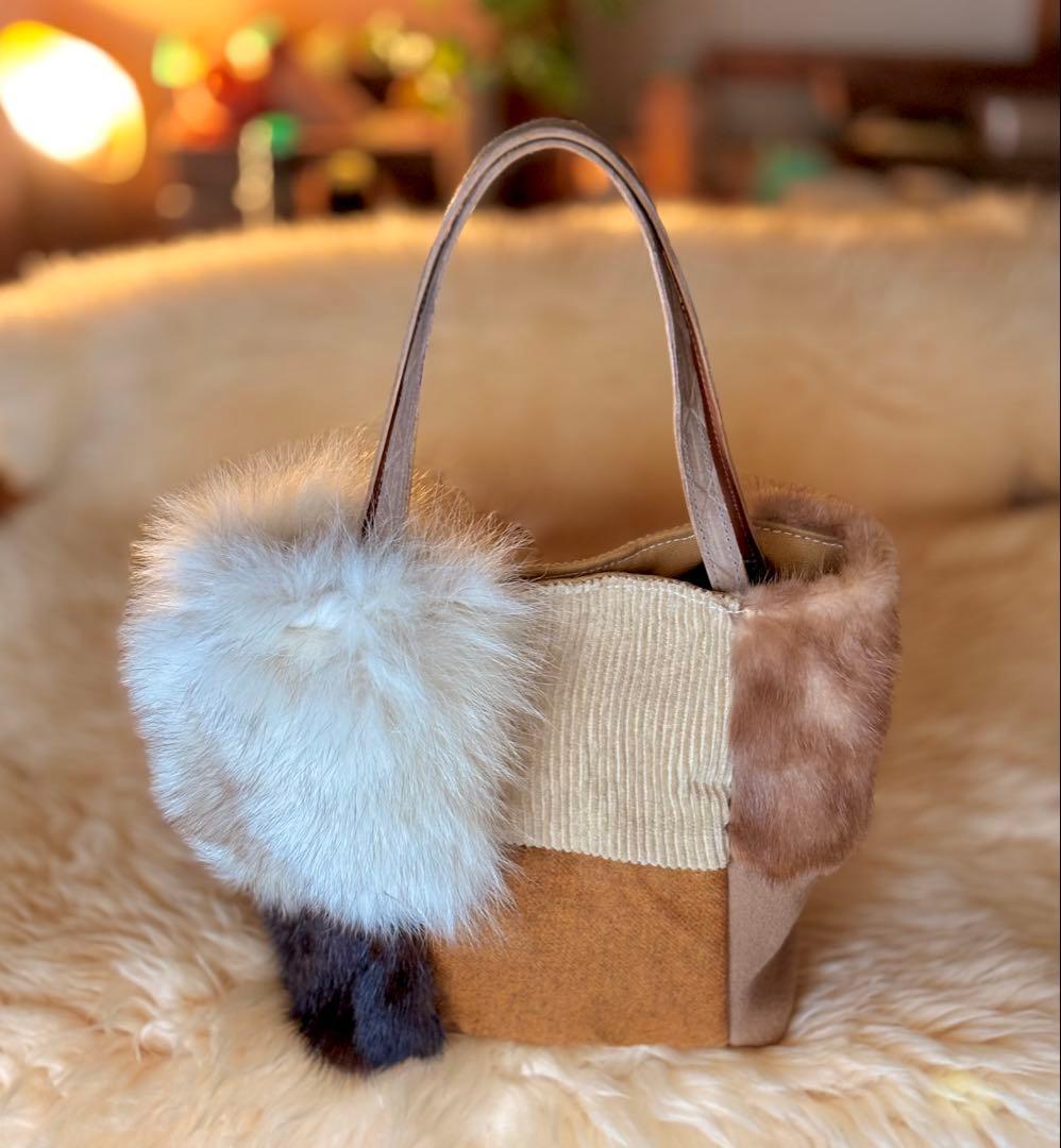 (手づくり)\"クロとシロちゃんのコントラスト\"猫のトートバッグアップリケ