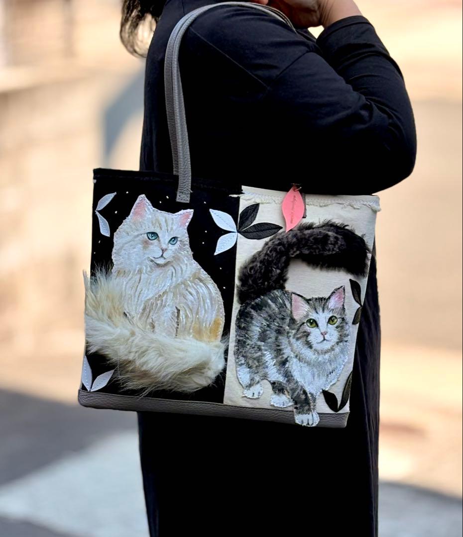 (手づくり)\"クロとシロちゃんのコントラスト\"猫のトートバッグアップリケ
