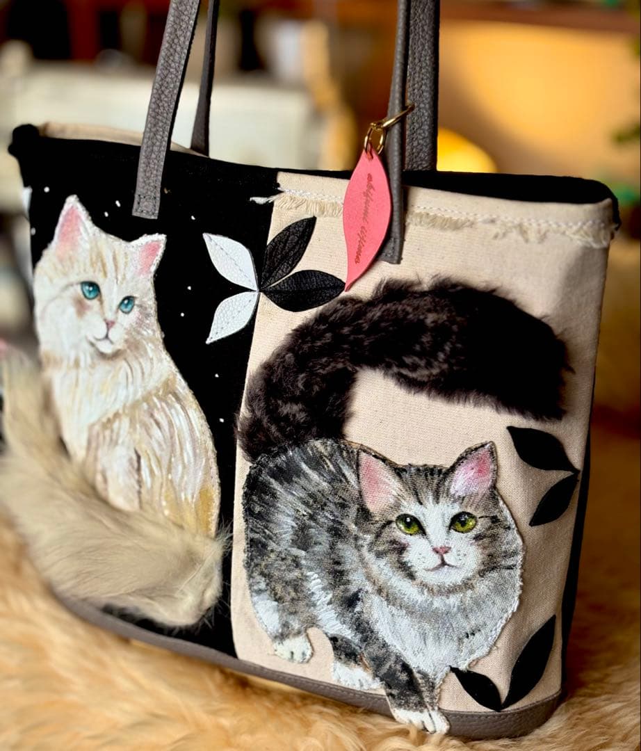 (手づくり)\"クロとシロちゃんのコントラスト\"猫のトートバッグアップリケ