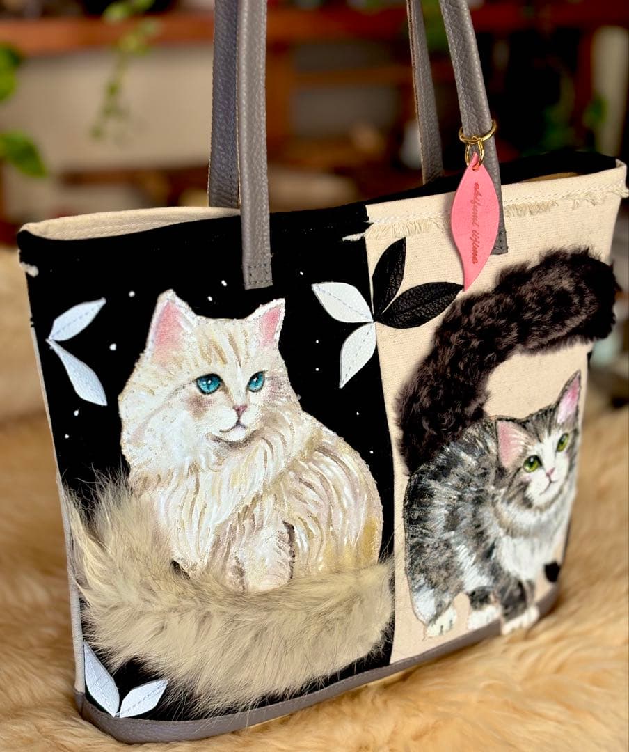 (手づくり)\"クロとシロちゃんのコントラスト\"猫のトートバッグアップリケ