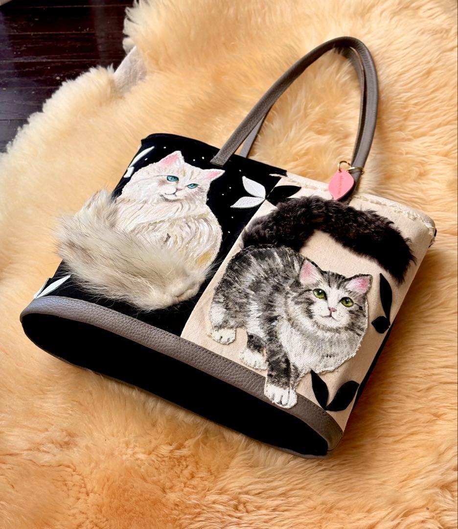 (手づくり)\"クロとシロちゃんのコントラスト\"猫のトートバッグアップリケ