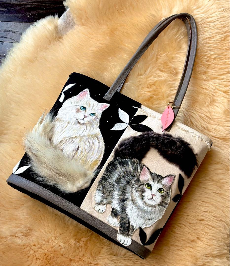 (手づくり)\"クロとシロちゃんのコントラスト\"猫のトートバッグアップリケ