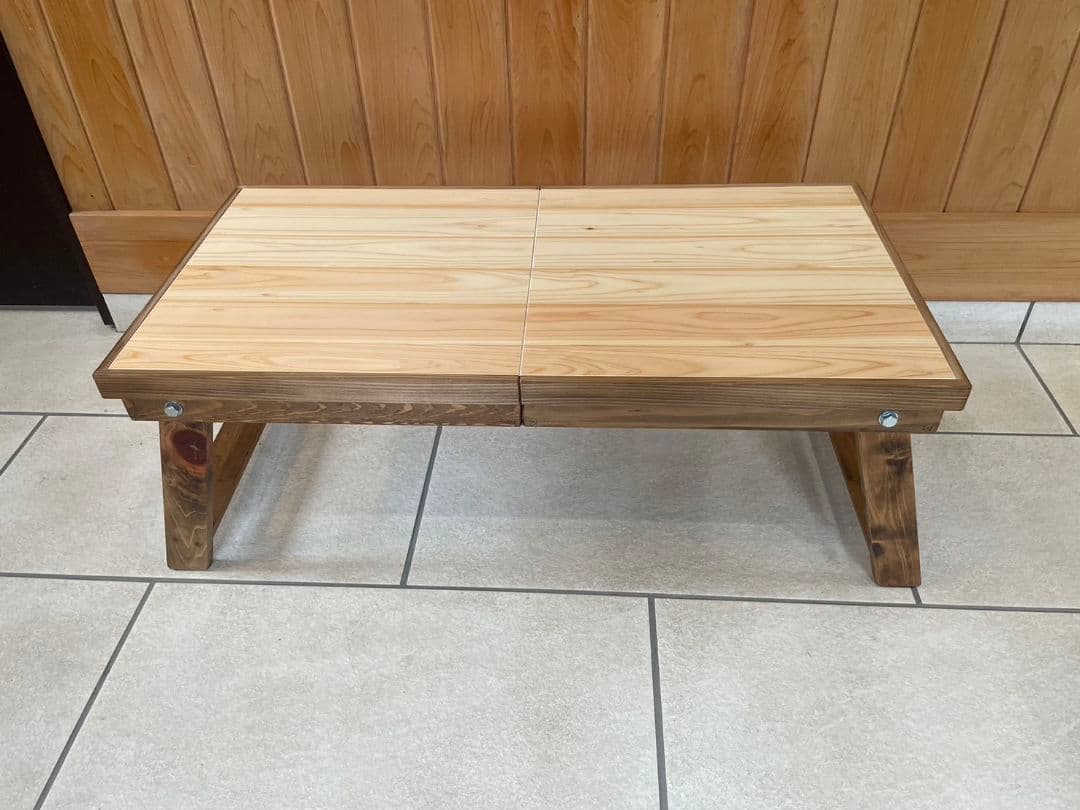 畳めて軽いヒノキのハンドメイドローテーブルでキャンプをもっと楽しんてください