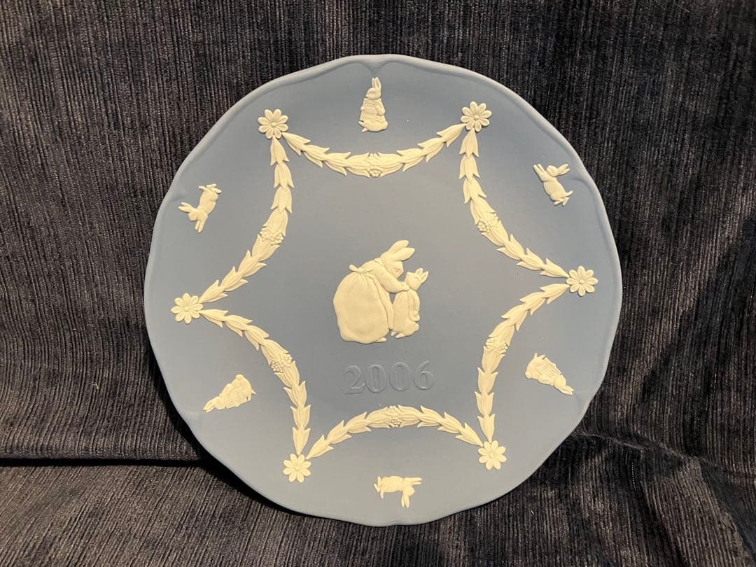 ウェッジウッド ジャスパー イヤー プレート　ピーター　ラビット 2006