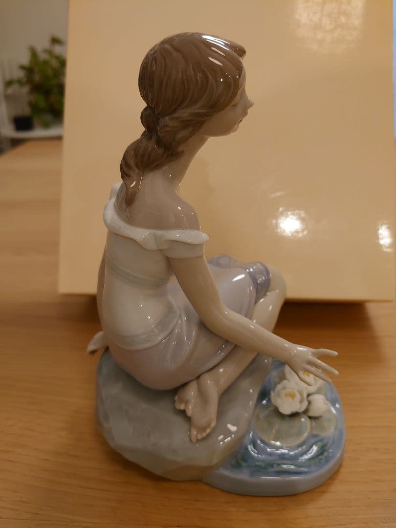 【2005年 会員限定】LLADRO リヤドロ 7706『ヘレネの思い出』