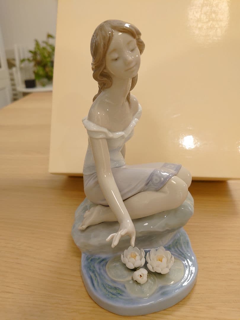 【2005年 会員限定】LLADRO リヤドロ 7706『ヘレネの思い出』