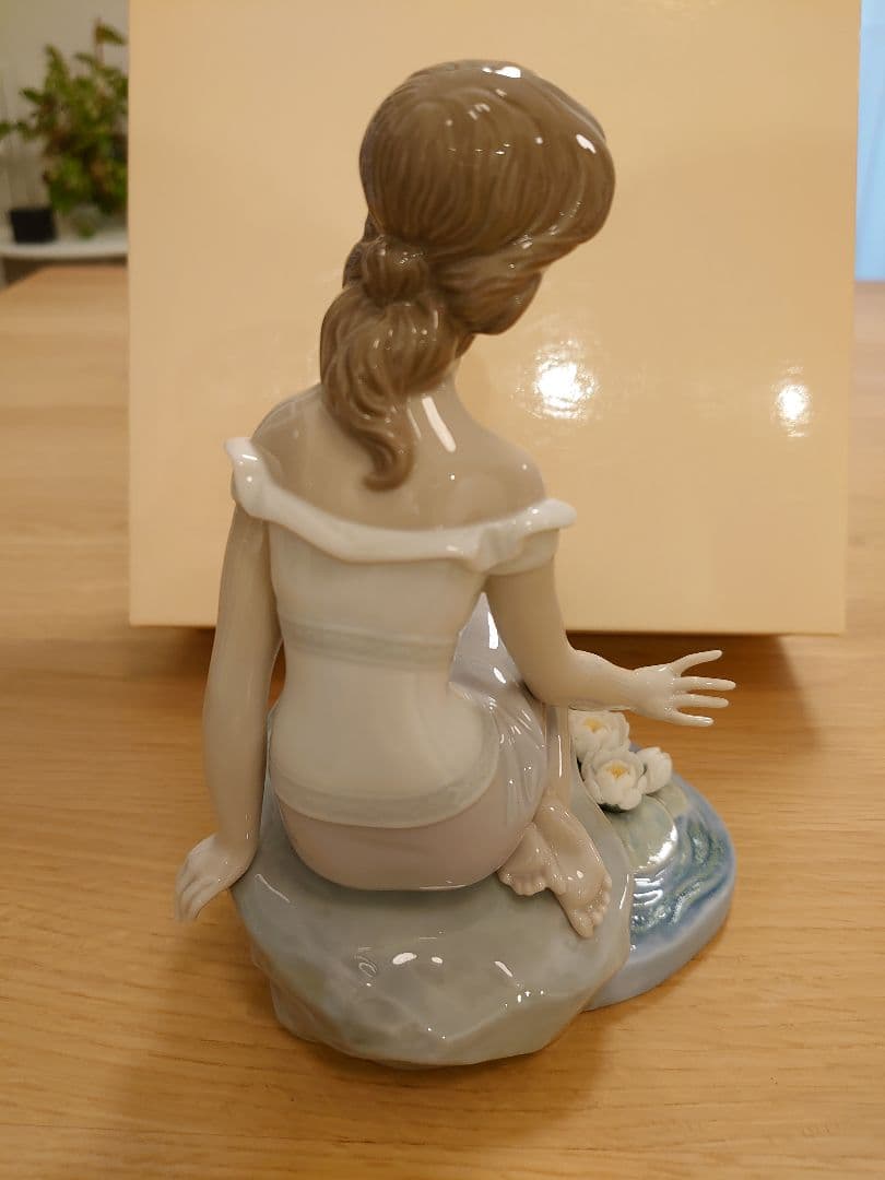 【2005年 会員限定】LLADRO リヤドロ 7706『ヘレネの思い出』