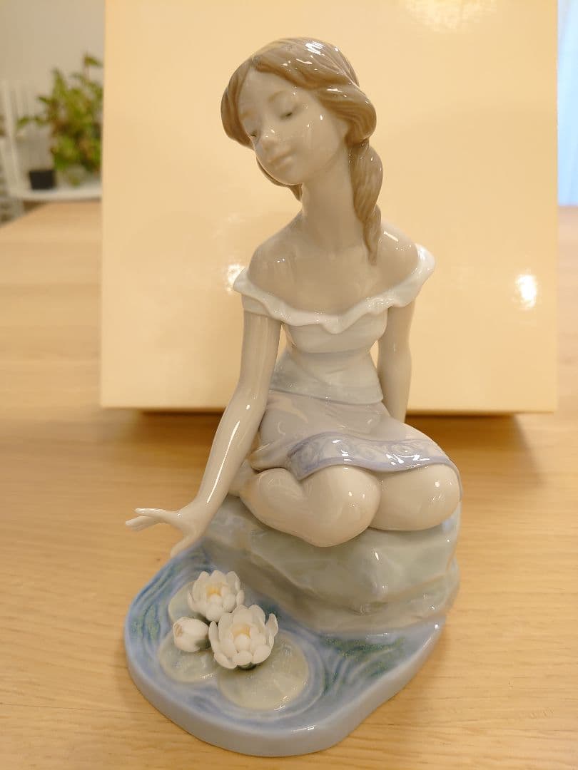 【2005年 会員限定】LLADRO リヤドロ 7706『ヘレネの思い出』