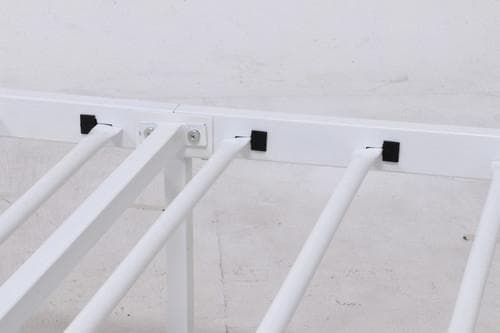 【新品・送料無料】パイプシングルベッド　Ｂ０２６Ｔ（１５０７Ｔ）　ＷＨ