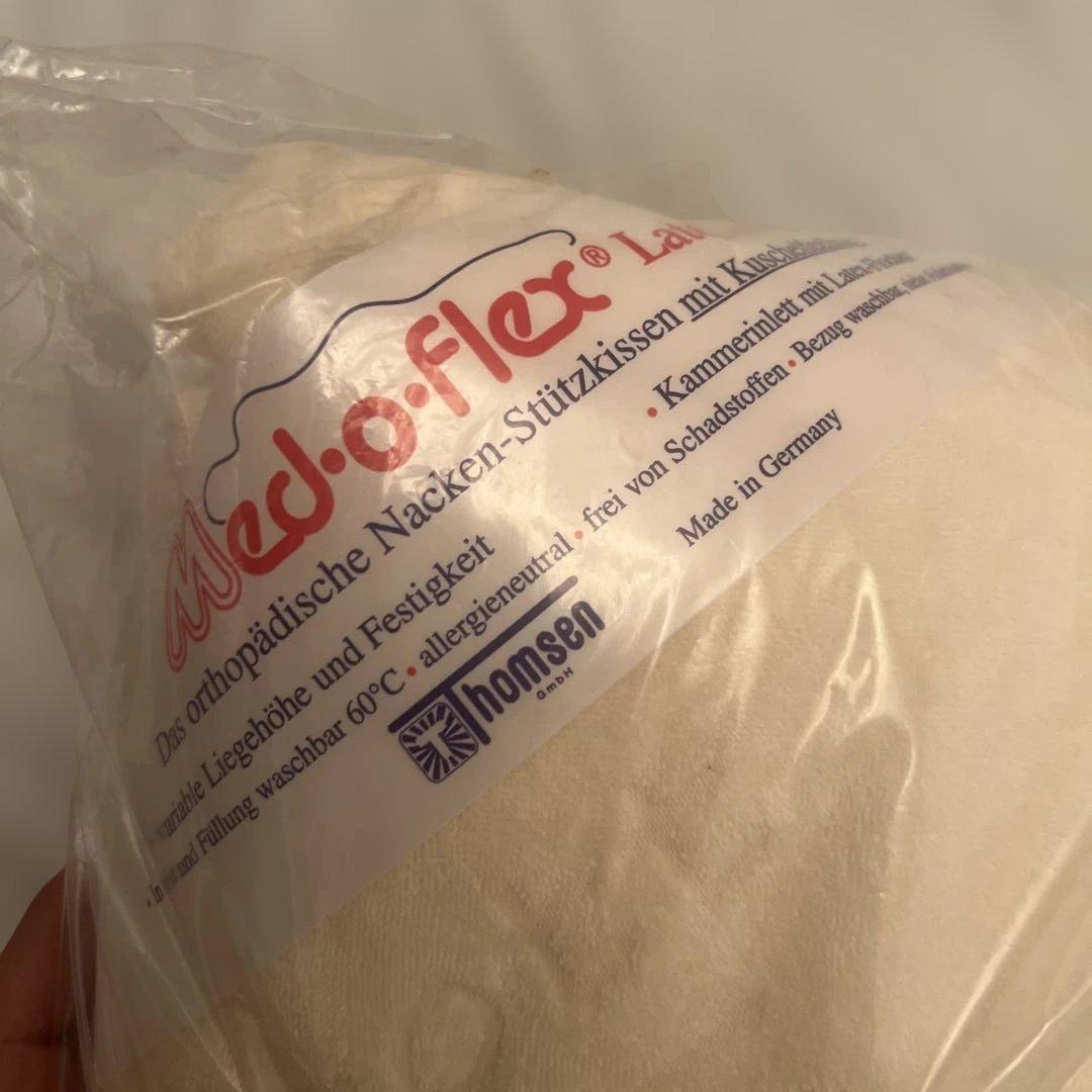 ドイツ製　ネックサポートピロー