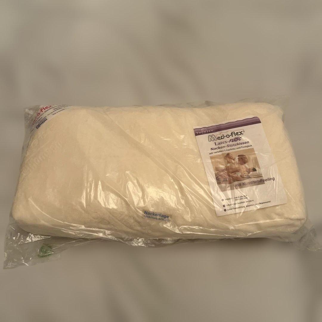 ドイツ製　ネックサポートピロー