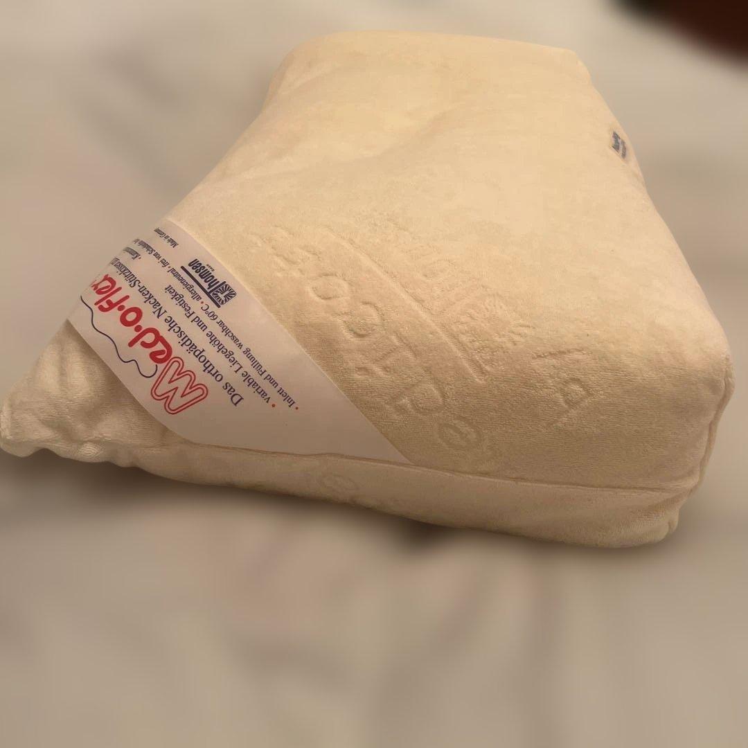 ドイツ製　ネックサポートピロー