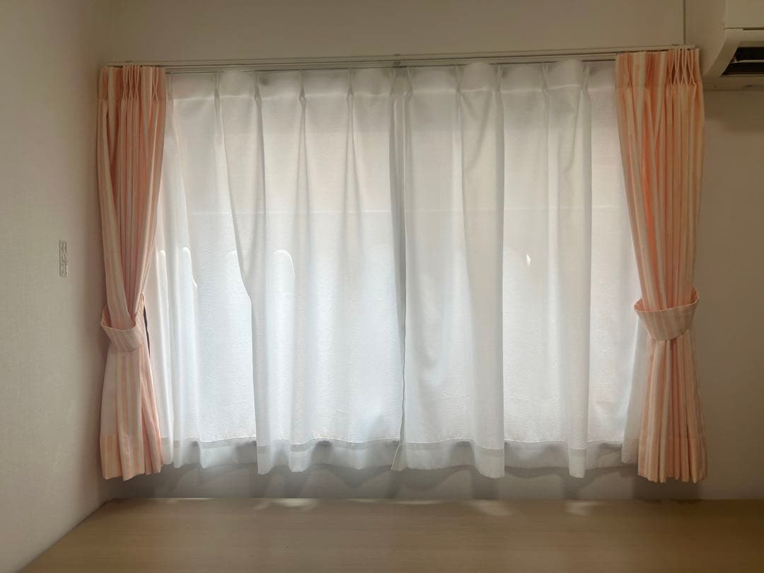 ピンク系カーテン｜カーテン通販専門店カーテンズ ピンクと白の
