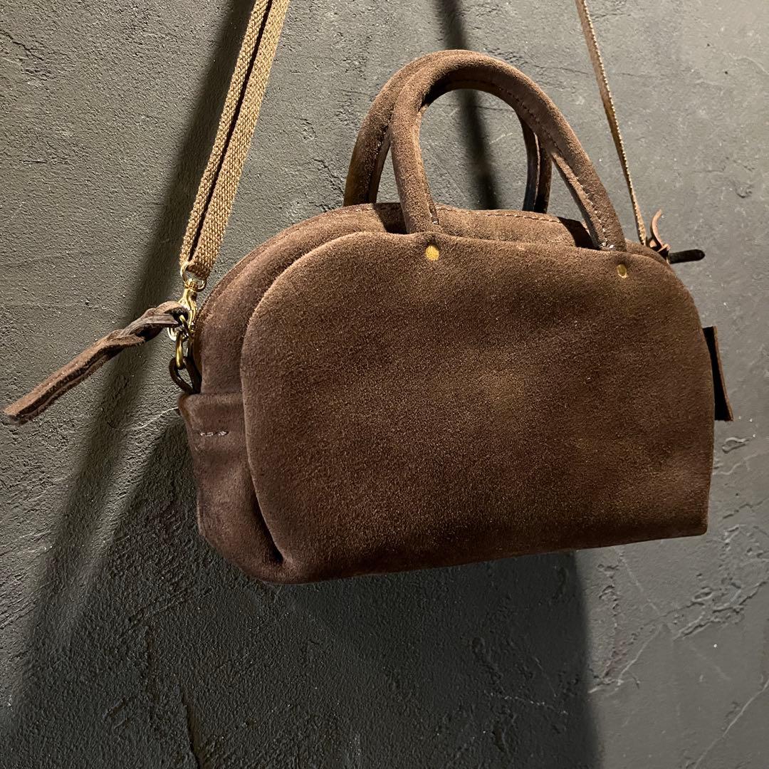ショルダーバッグ スエード チョコレート色 冬コーデ スエードバッグ kudu革