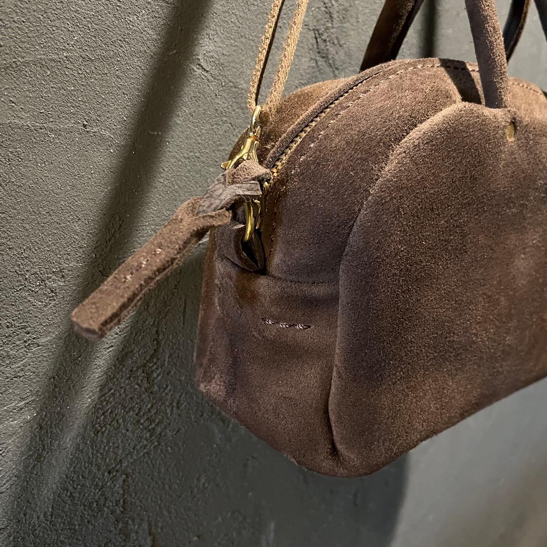 ショルダーバッグ スエード チョコレート色 冬コーデ スエードバッグ kudu革