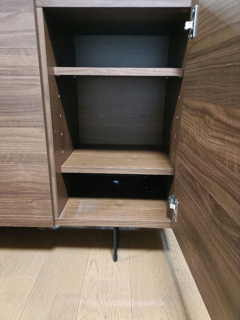 LOWYA　扉付きシェルフ