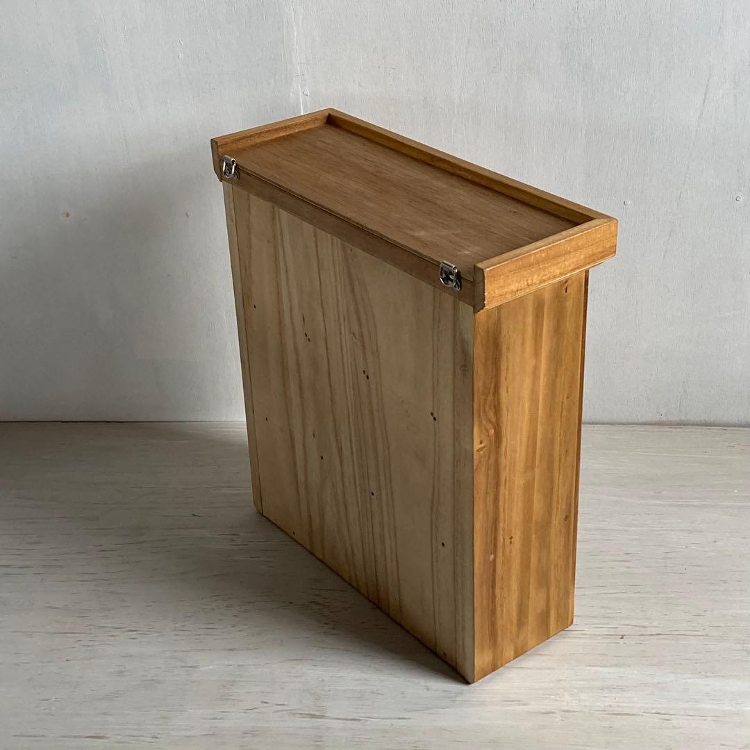 古い木製 壁掛け 飾り棚 オープンシェルフ カップ棚