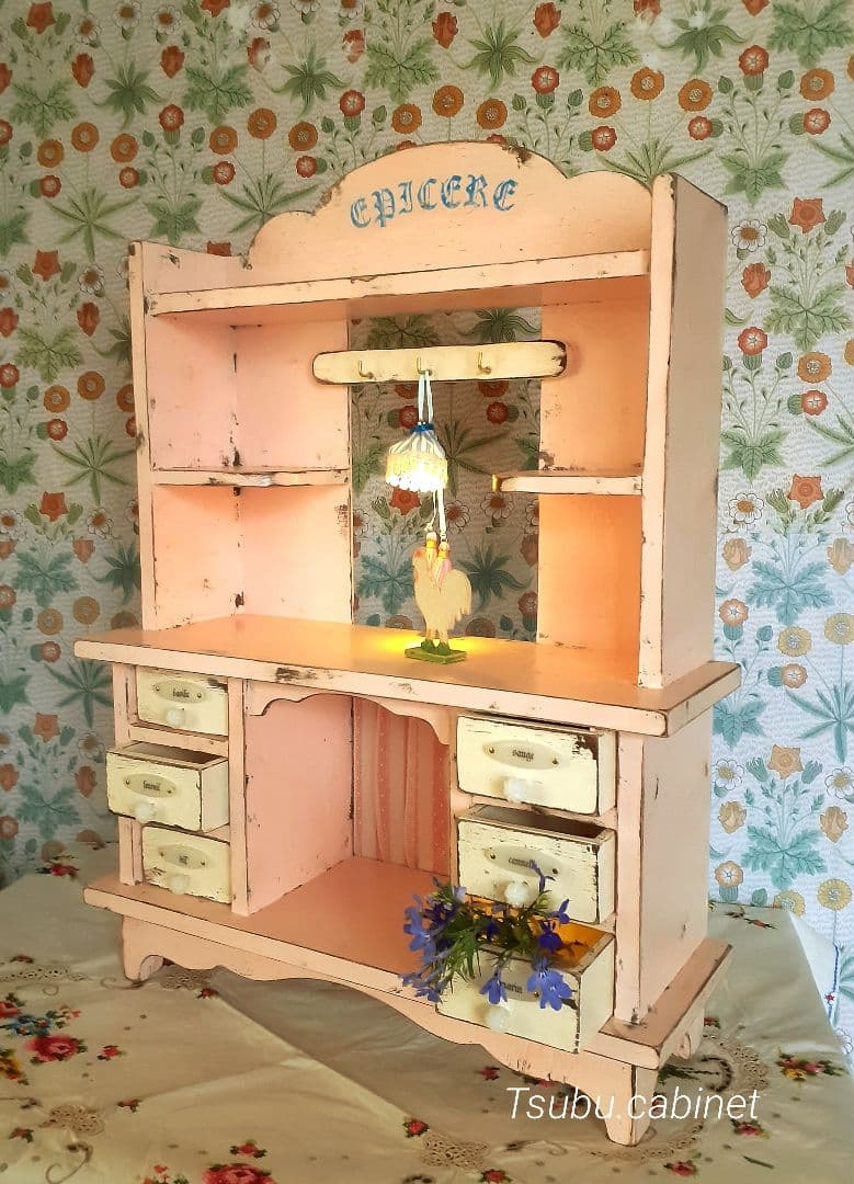 アンティーク・ヴィンテージ調　シャビー　ドールキャビネット　置き型