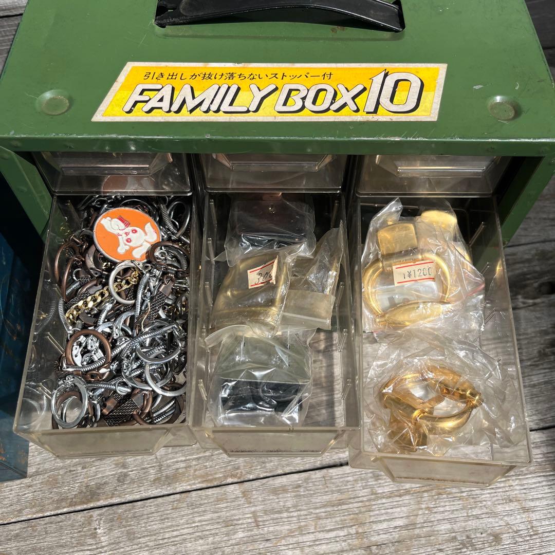 ヴィンテージ　色々部品　工具箱付き