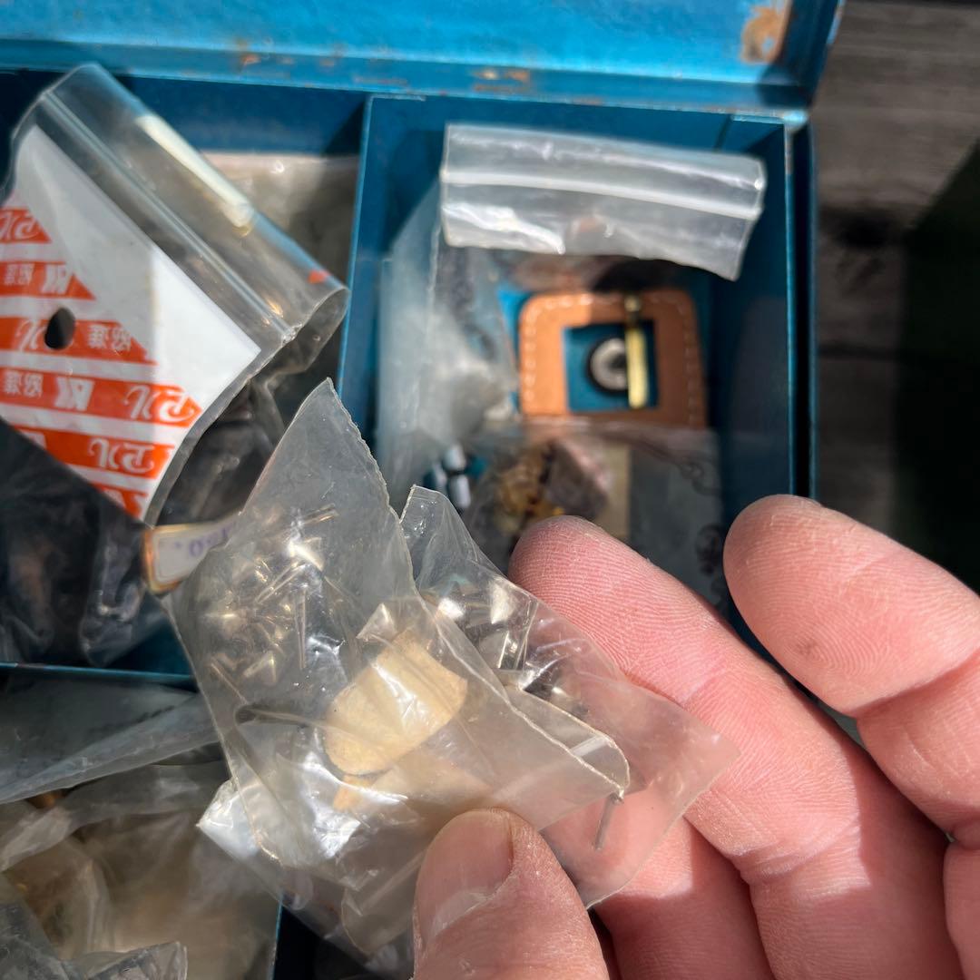 ヴィンテージ　色々部品　工具箱付き