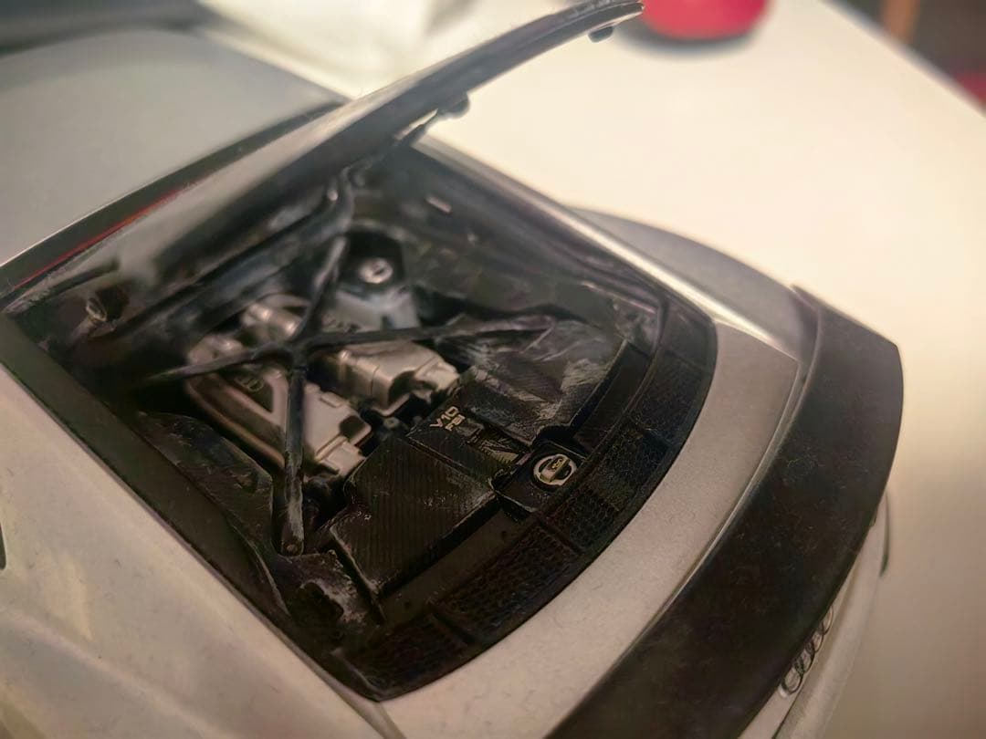 (最終限定値下げ 小汚れ要確認！)1/18アウディ R8 開閉ドア