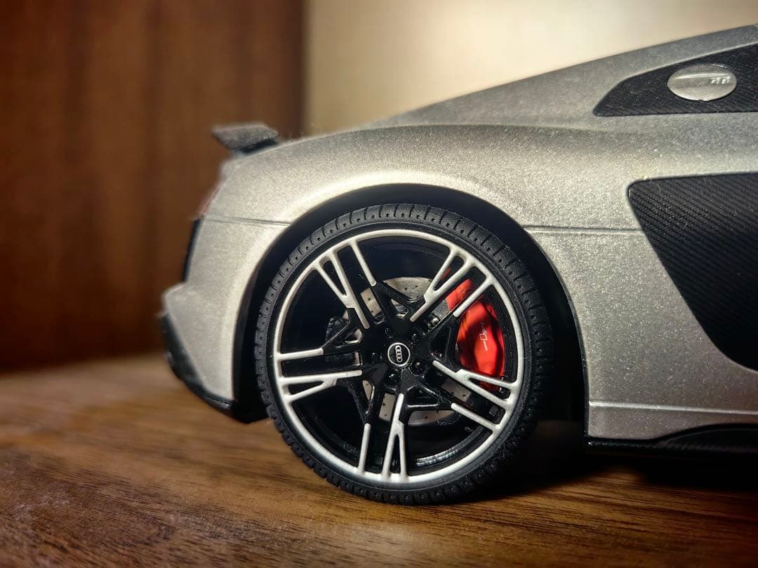 (最終限定値下げ 小汚れ要確認！)1/18アウディ R8 開閉ドア