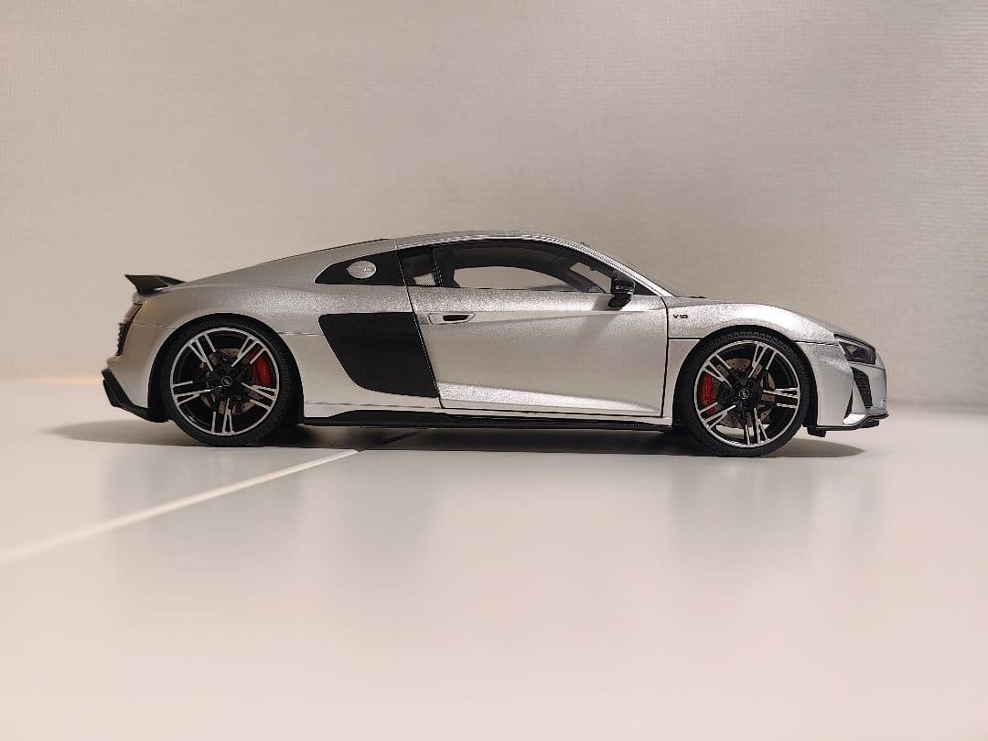 (最終限定値下げ 小汚れ要確認！)1/18アウディ R8 開閉ドア