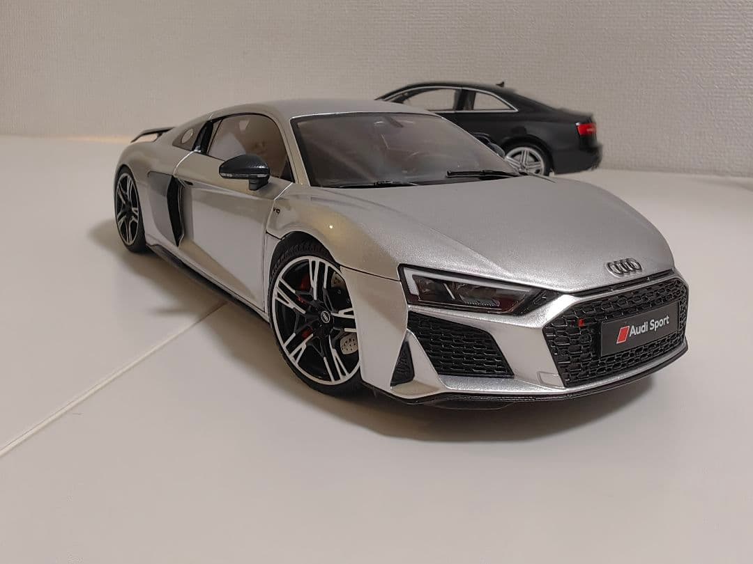 (最終限定値下げ 小汚れ要確認！)1/18アウディ R8 開閉ドア