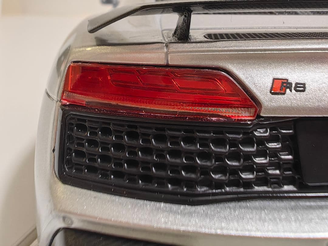 (最終限定値下げ 小汚れ要確認！)1/18アウディ R8 開閉ドア