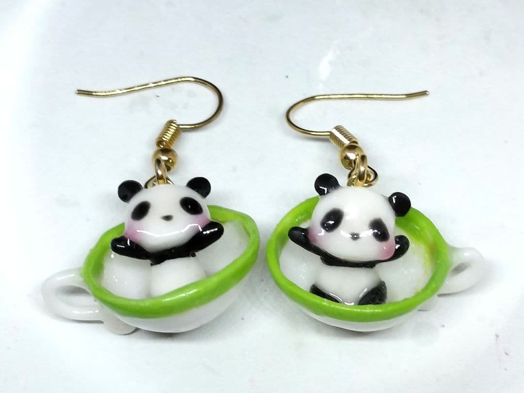 カップインパンダピアス