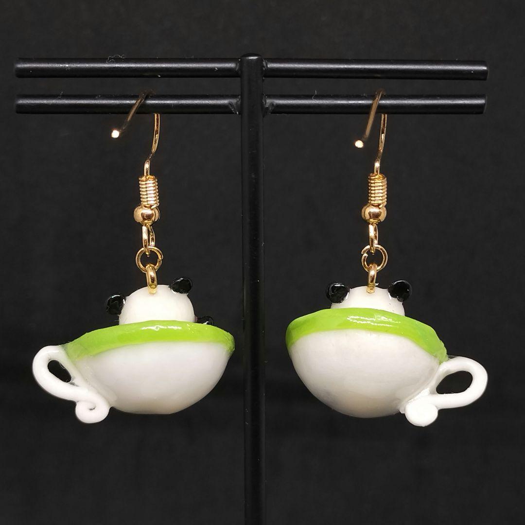 カップインパンダピアス