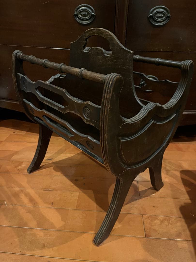 アンティーク木製　1942Butler ダークブラウンマガジンラック