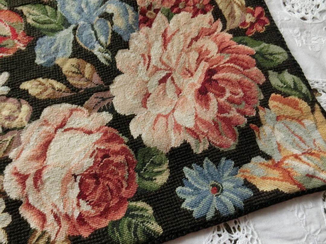 手刺繍　未使用ニードルポイント/プチポアン/プチポワンフラワー　クッションカバー