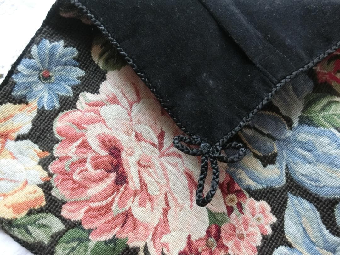 手刺繍　未使用ニードルポイント/プチポアン/プチポワンフラワー　クッションカバー