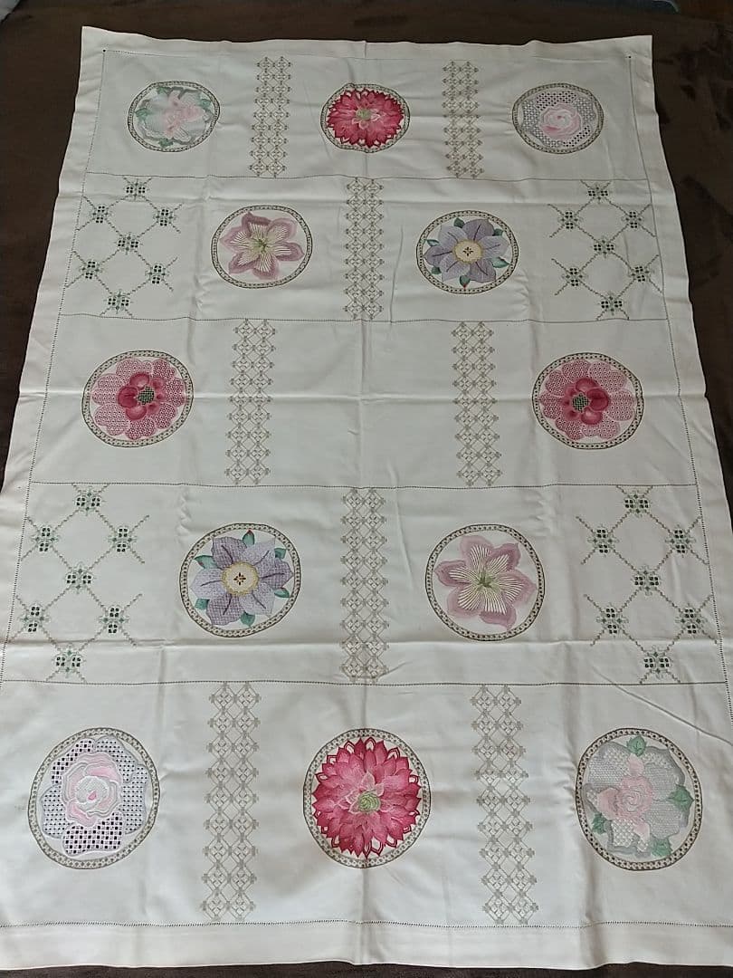 刺繍☆テーブルセンター(特大▪フラワー)