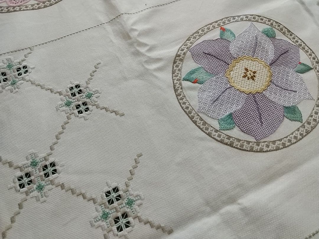 刺繍☆テーブルセンター(特大▪フラワー)