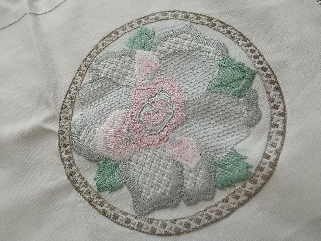 刺繍☆テーブルセンター(特大▪フラワー)