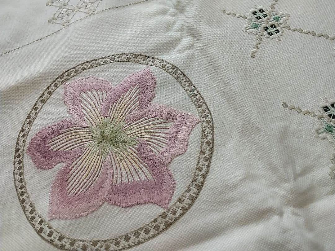 刺繍☆テーブルセンター(特大▪フラワー)