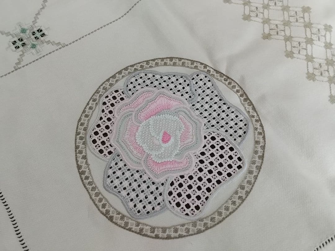 刺繍☆テーブルセンター(特大▪フラワー)